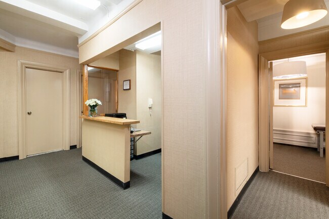 Foto del edificio - 116 E 63rd St