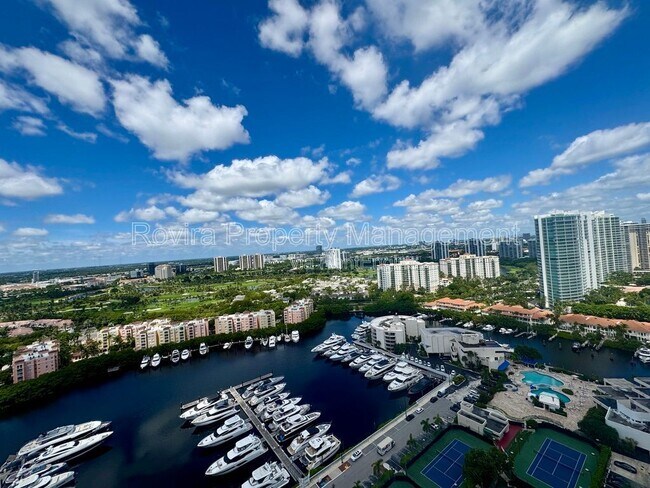 Foto del edificio - 19667 Turnberry Way