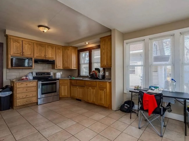 Building Photo - 610 E Vine St