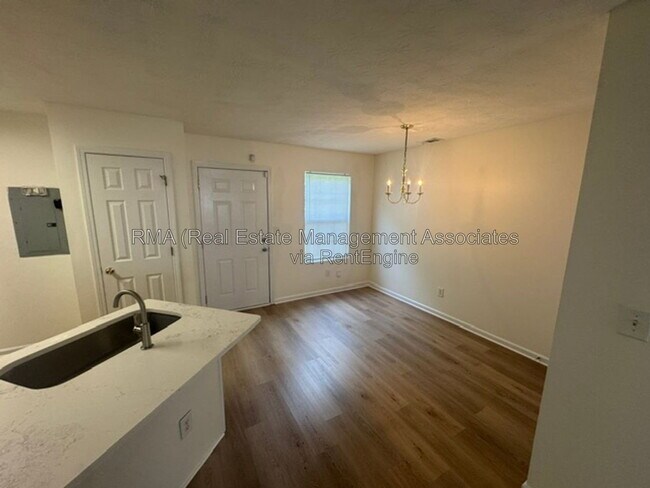 Foto del edificio - 1330 Labonte Pkwy