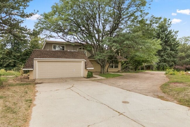 Building Photo - 9666 E Orchard Dr