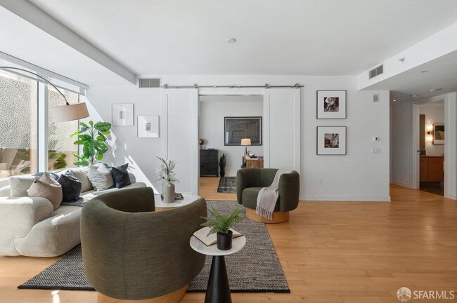 Building Photo - 301 Mission St