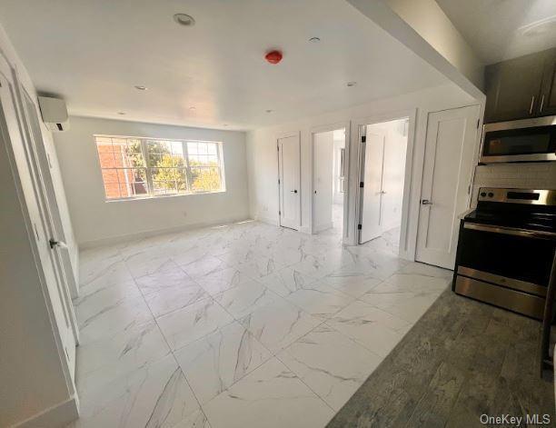 Foto del edificio - 6113 Utopia Pkwy