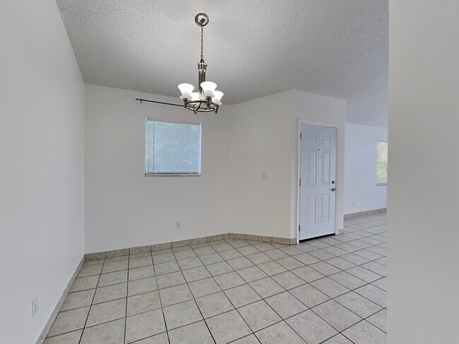 Building Photo - 2552 Woodgate Blvd