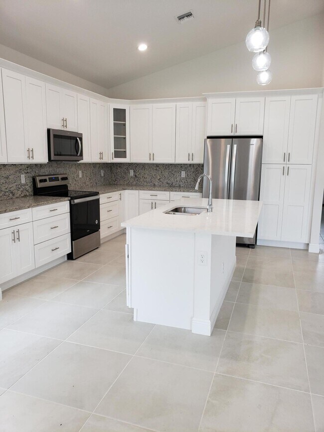 Building Photo - 1087 SW Alcantarra Blvd