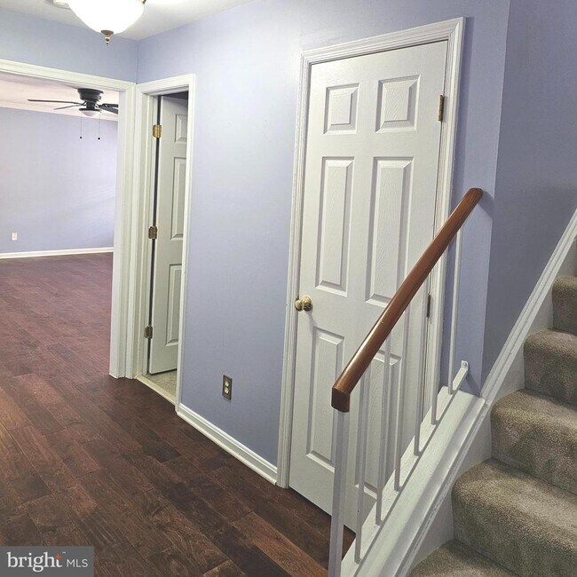 Foto del edificio - 8202 Catbird Cir