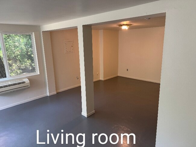 Building Photo - 155 Circle Dr