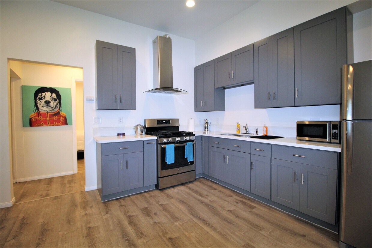Foto principal - 2703 E 4th St