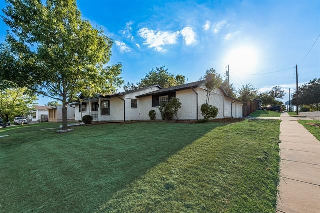 Building Photo - 2401 Timberlake Dr