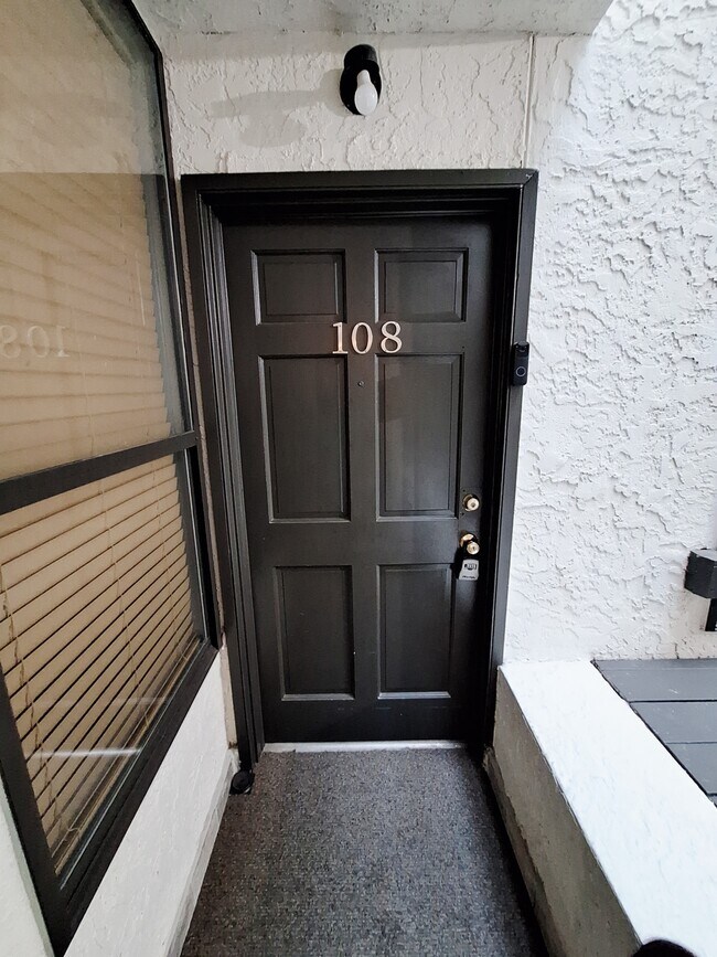 Foto del edificio - 2409 Leon St