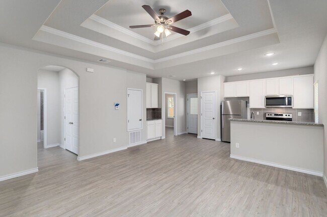 Building Photo - Elegant Home in Seguin!