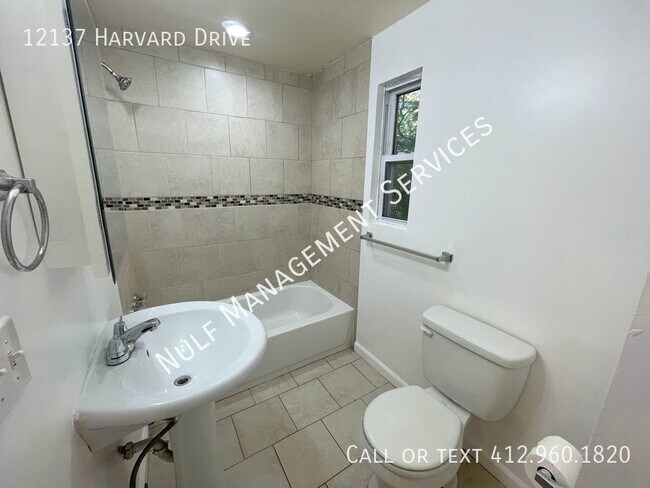 Building Photo - 3 Bed, 1 Bath House in Penn Hills
