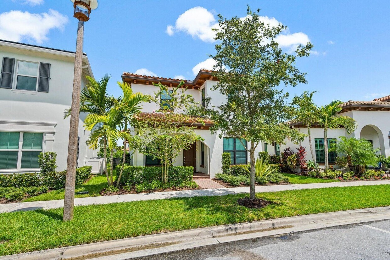 Foto principal - 13644 Dumont Rd