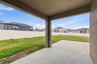 Building Photo - 5023 SW 58th Pl