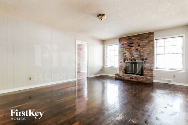 Foto del edificio - 4560 Parkwood Rd