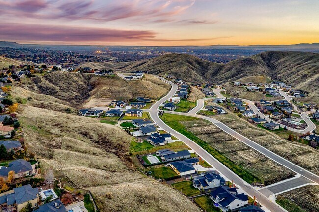 Foto del edificio - Stunning North Boise Foothills Home Availa...