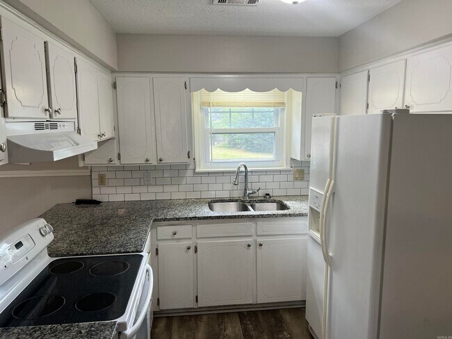 Foto del edificio - 1317 Hillcrest Dr