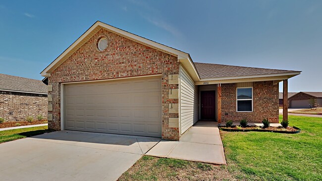 Foto del edificio - Very Nice 4 bedroom 2 bath home in Yukon schools