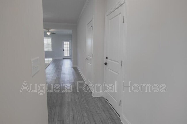 Building Photo - 963 Newburn Dr