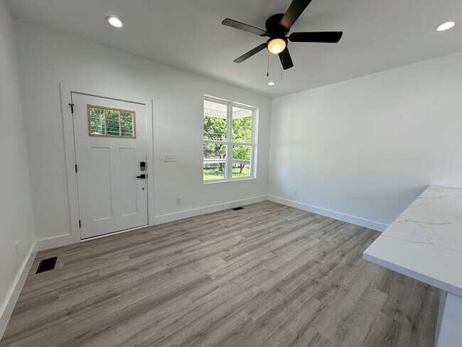 Foto del edificio - Brand New Living in North Knoxville: Modern Comfort Awaits