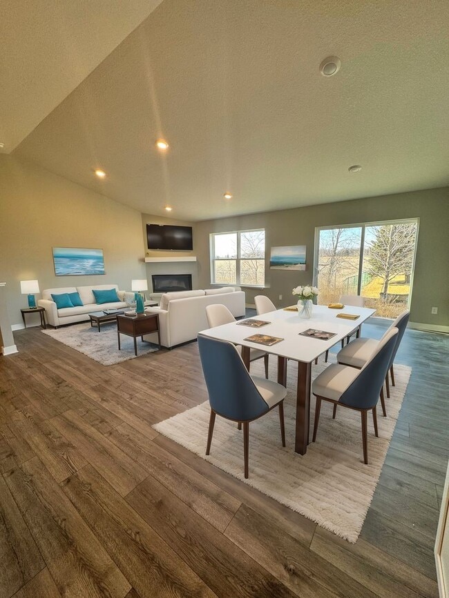 Foto del edificio - New Construction 4-Bedroom Home with Flex ...