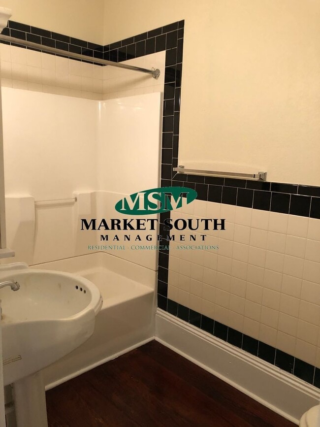 Building Photo - Downtown/SCAD RENTAL