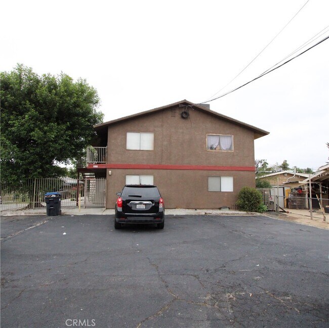 Foto del edificio - 695 Massachusetts Ave