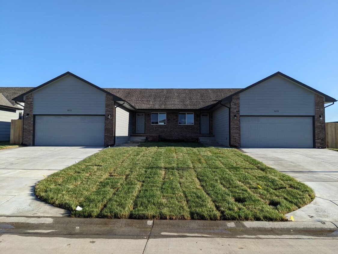 Primary Photo - 5277 N Toben Ct