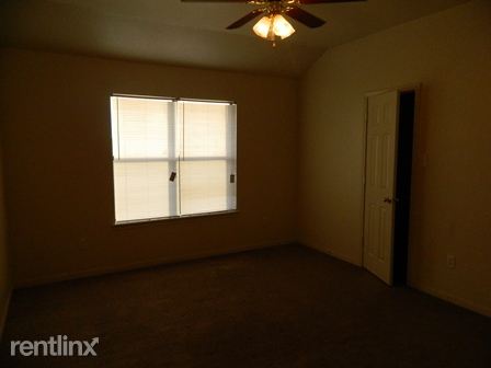 Building Photo - 1212 Nicholas Cir