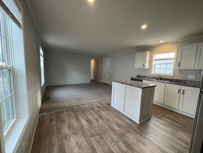 Building Photo - 2022 Marmoor Dr