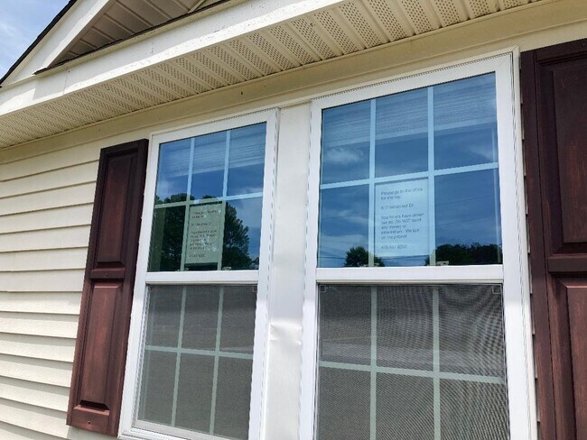 Foto del edificio - 606 Windcrest Dr