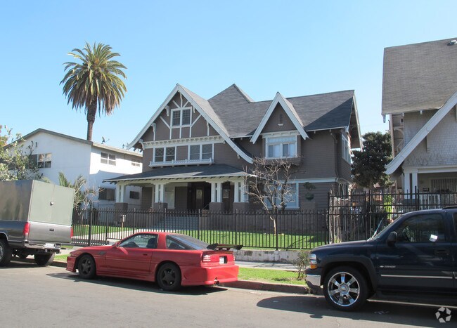 Foto del edificio - 1126 S Lake St