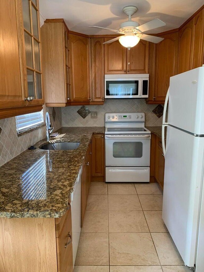 Building Photo - 6551 NE 7th Ave