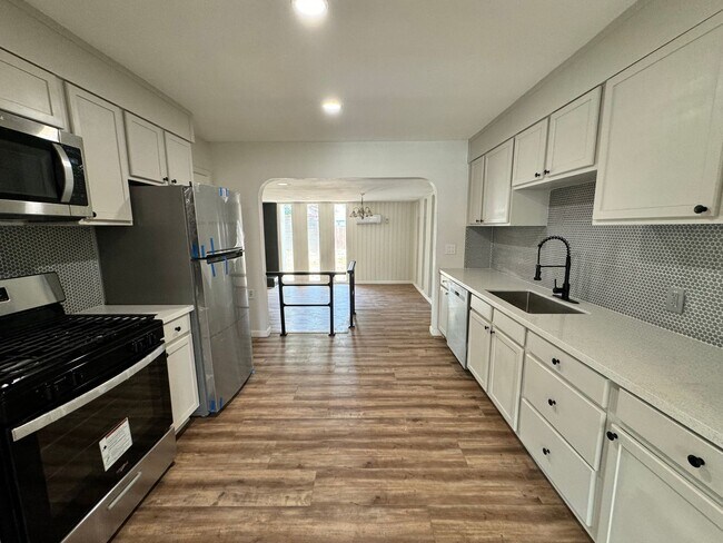 Foto del edificio - MOVE IN SPECIAL 4 Bedroom 2 bath