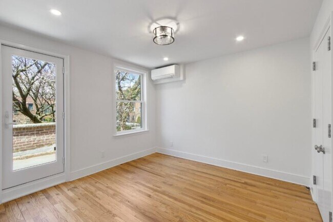 Foto del edificio - 2 bedroom in SUNNYSIDE NY 11104
