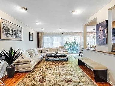 Building Photo - 57-75-75 Cloverdale Blvd