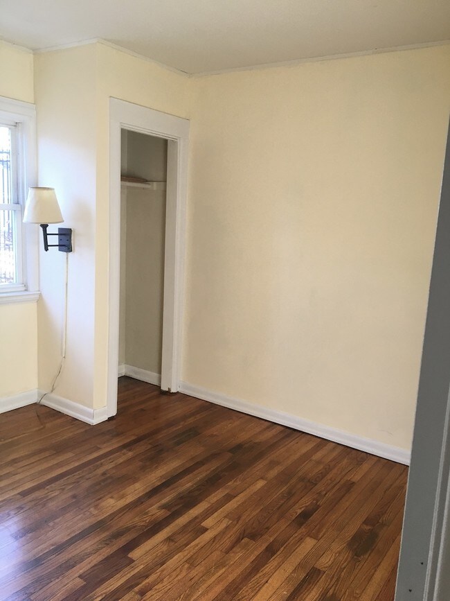 B/R 2 - 6 E Palisade Ave