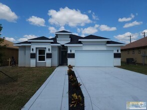 Building Photo - 108 Avenida Escandon