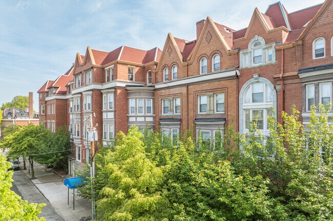 Building Photo - Carriage House