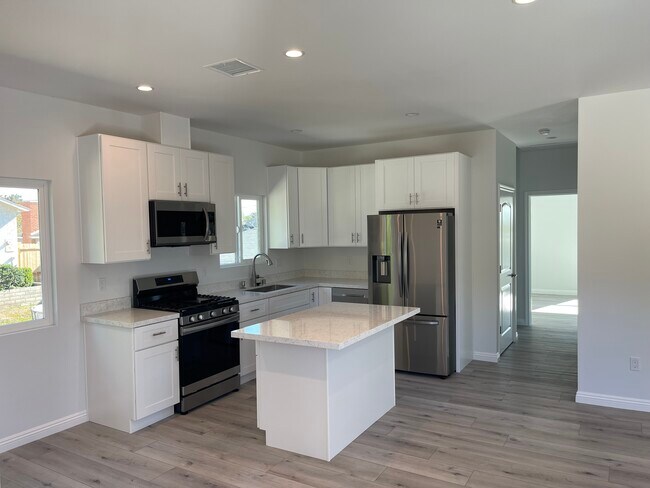 Foto del edificio - 2928 N Brighton St