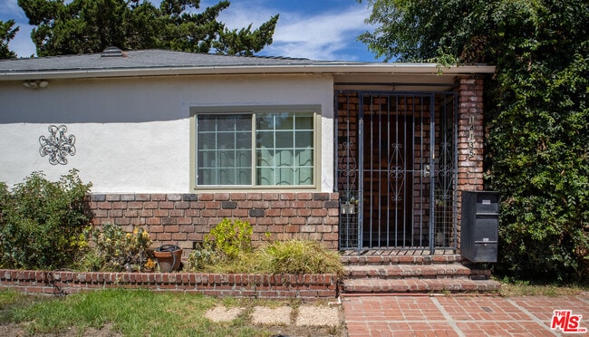 Building Photo - 14135 Hatteras St