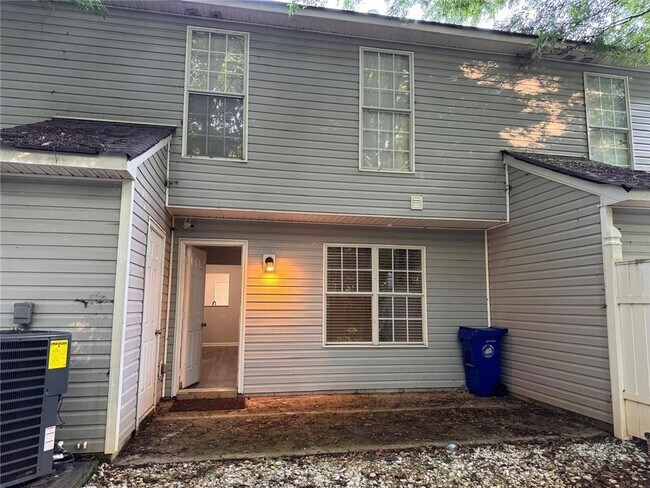 Foto del edificio - 3833 Waldrop Ln