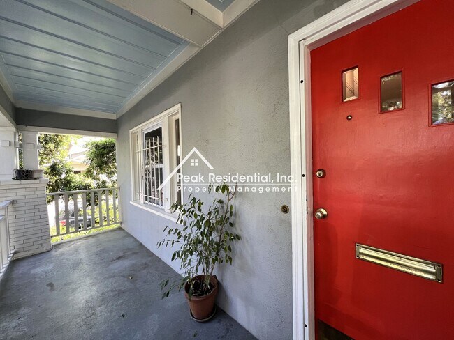 Foto del edificio - Charming 3bd/1ba Sacramento Duplex!