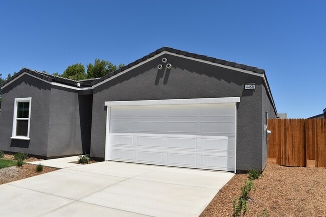 Building Photo - 4486 N San Clemente Ave
