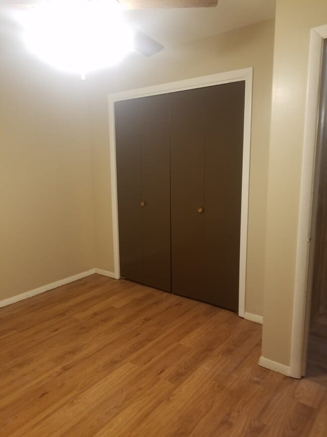 Building Photo - 105 College Park Ct