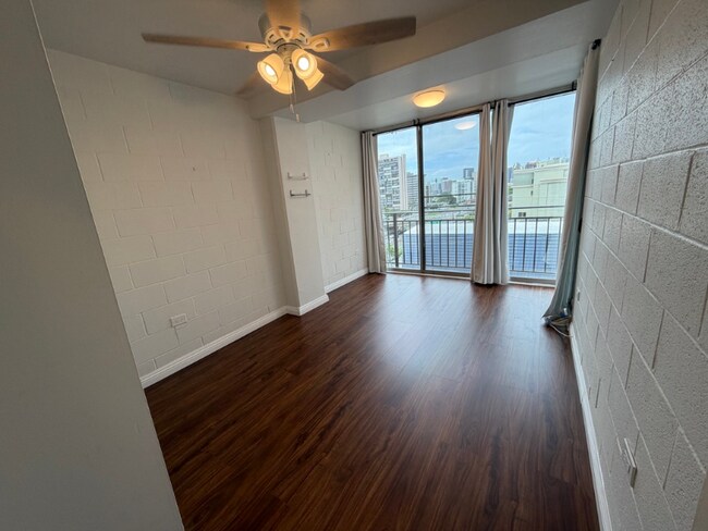 Foto del edificio - 1415 Victoria St