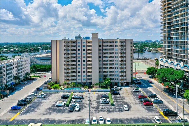 Foto del edificio - 200 S Birch Rd