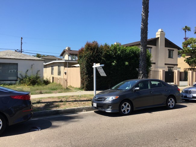 Foto del edificio - 1062-1064 Grand Ave