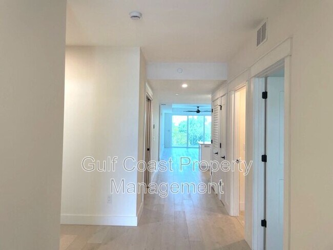 Building Photo - 280 Hidden Bay Dr
