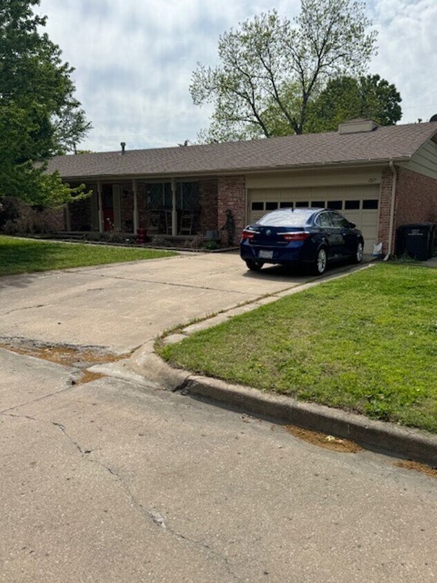 Primary Photo - 1217 SE Greystone Ave